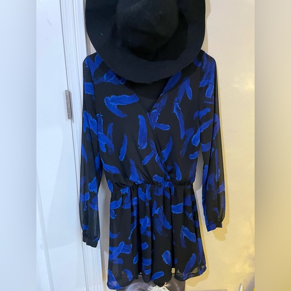 Express feather print v neck long sleeve romper - Picture 10 of 15